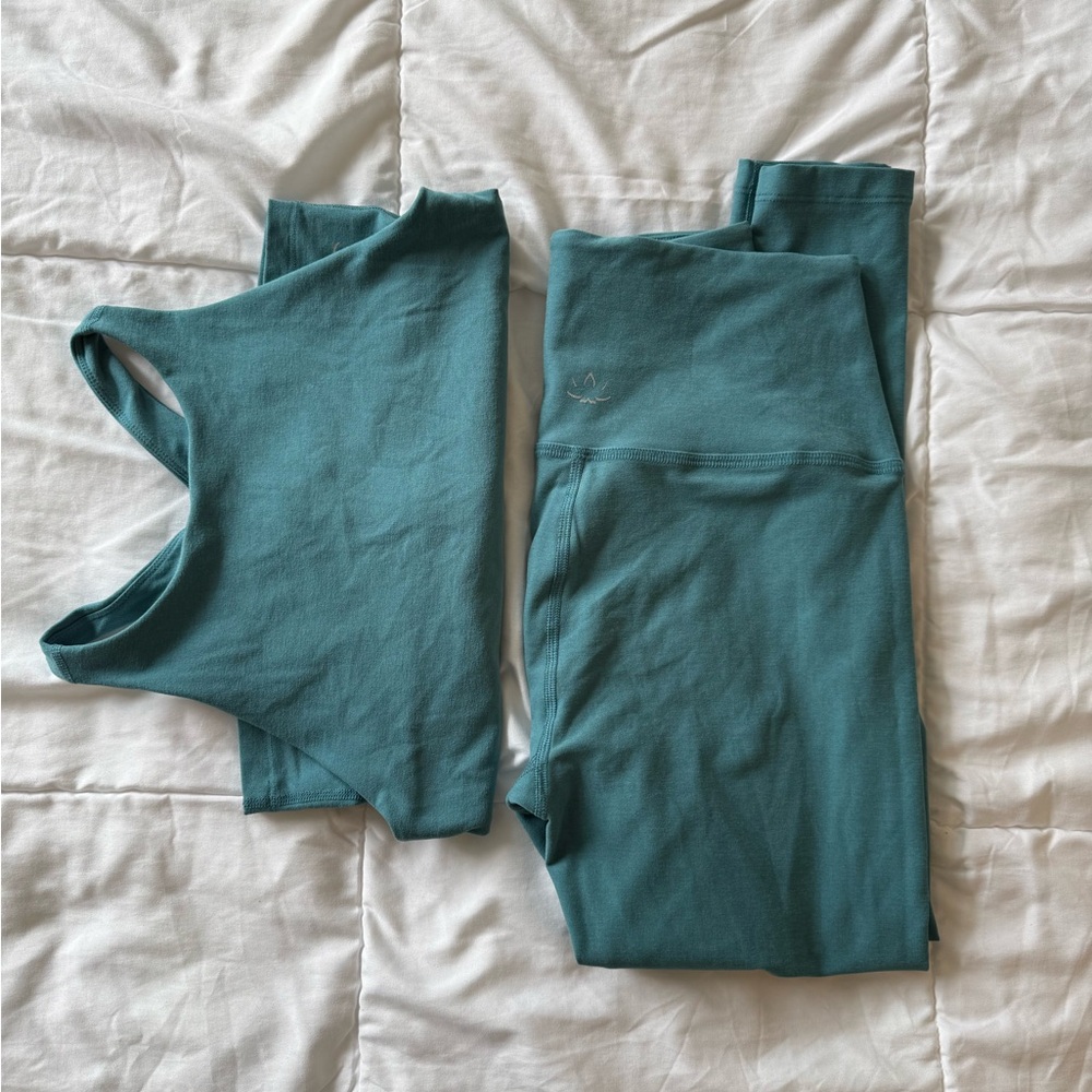 Beyond Yoga Teal Leggings